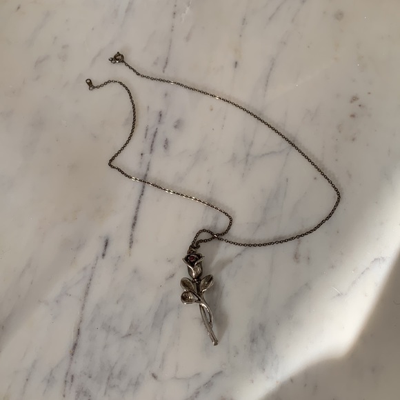 3/$25 ⭐️ Vintage Silver Rose Pendant Necklace - Picture 2 of 2